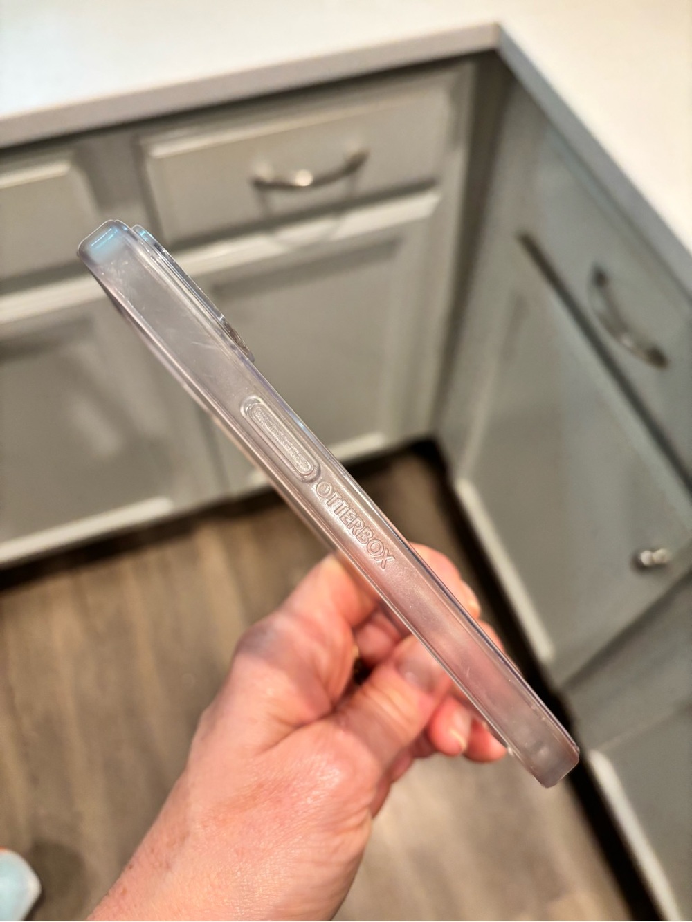 OtterBox Symmetry Series Clear Case. Snaps to MagSafe. iPhone 15 - Picture 3 of 9